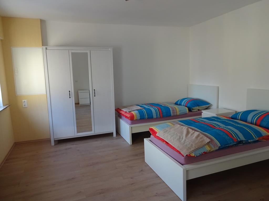Appartement Ferienwohnung Surova Keulen